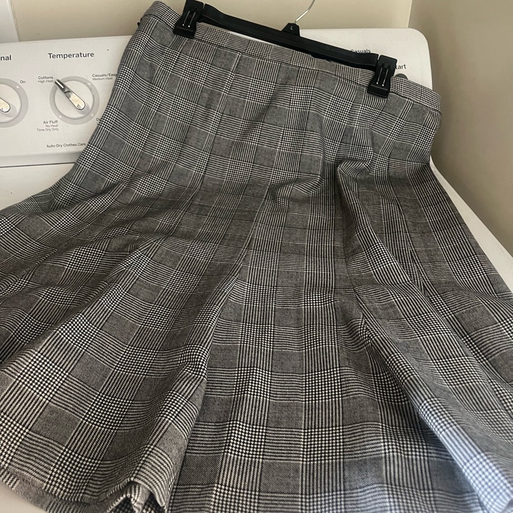 Zac and Rachel grey plaid skirt with bottom ruffle. Size 14